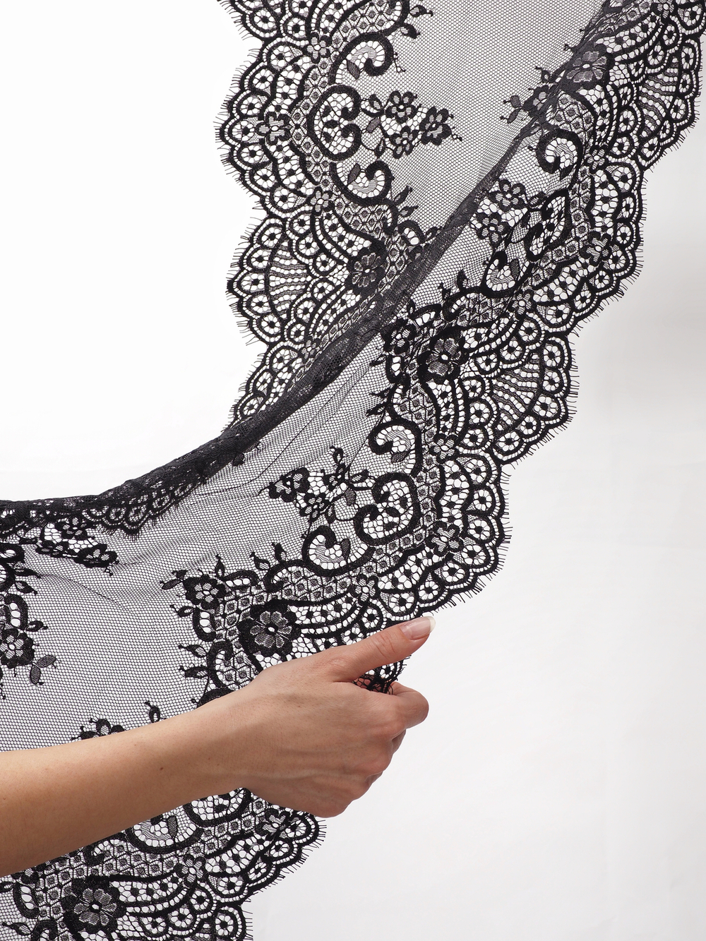 Кружево шантильи черное неэластичное ширина 36 см купон 2,9 м