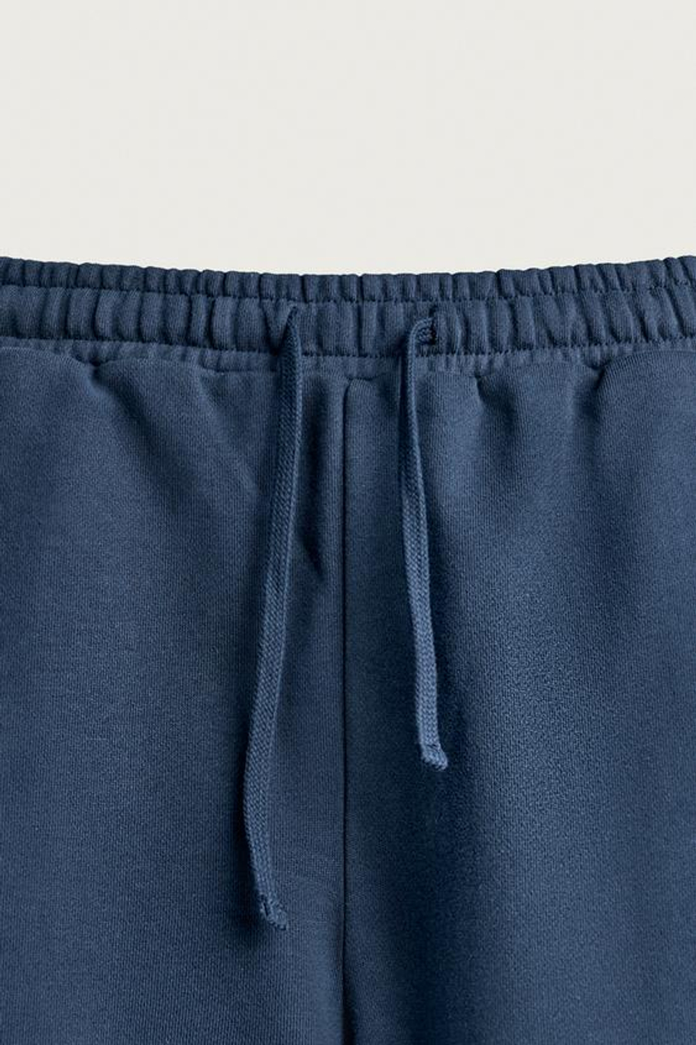 ZARA СПОРТИВНЫЕ ШОРТЫ С ПРИНТОМ, СИНИЙ