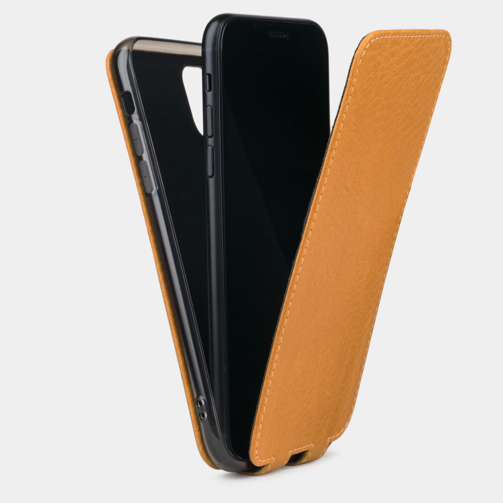 Чехол кожаный для iPhone 11 Pro Max желтого цвета