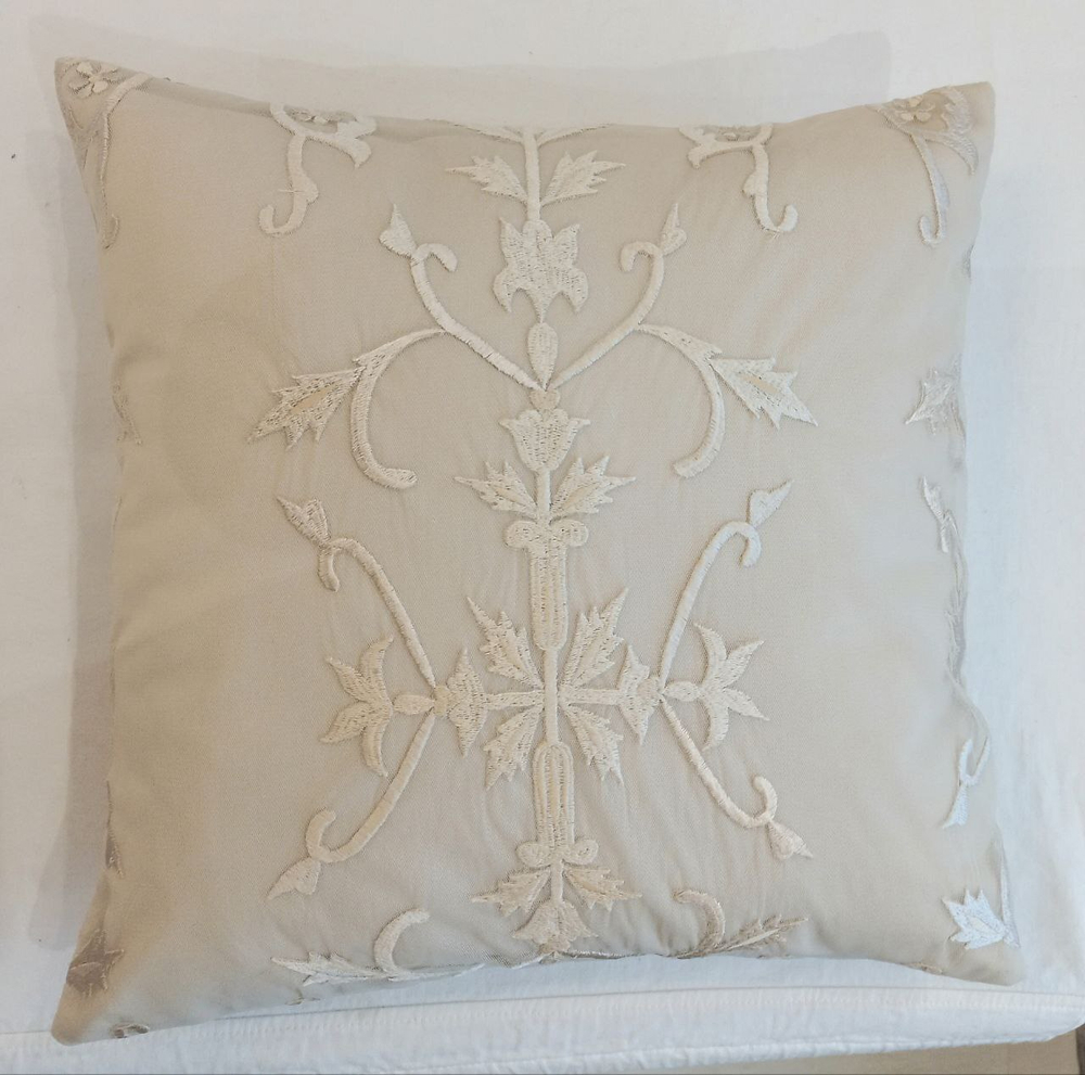 Подушка декоративная 40х40 Empire Design кремовая