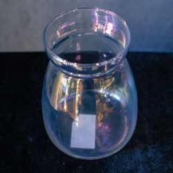 8. Классическая прозрачная ваза с широким горлышком