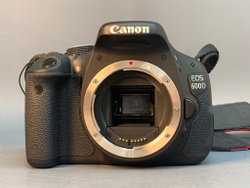 Canon 600d Kit 18-55 2580 кадров