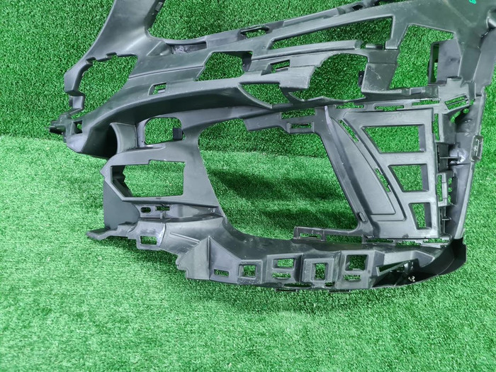 Кронштейн переднего бампера левый Mercedes C w205 (2018-2023) AMG