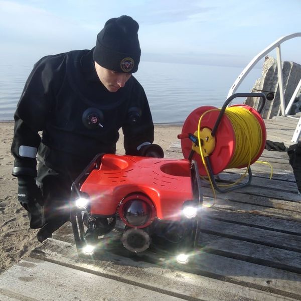 Подводный дрон 