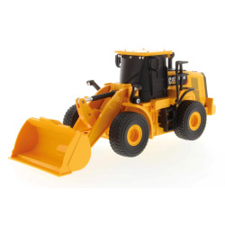 Радиоуправляемый погрузчик Carrera RC CAT 23003 950M Wheel Loader 1:35 2,4 ГГц — фото 1