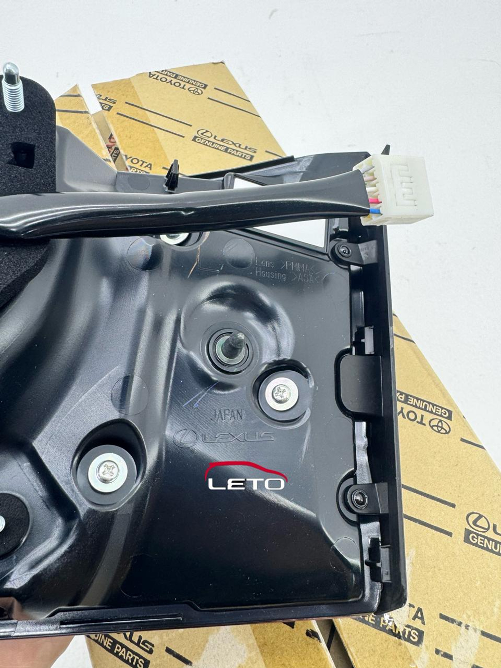 Фонарь крышки багажника левый 81590-48300 8159048300