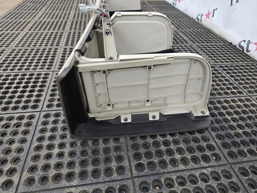 Консоль салона кабины задняя