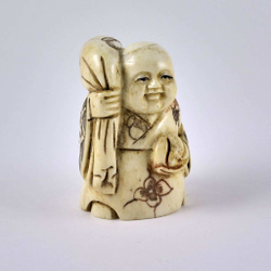 Нэцкэ Ребенок с персиком и мешком риса