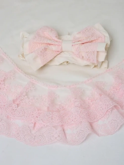 Кружевной уголок и бант на выписку