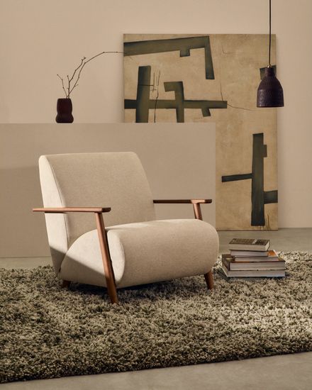 Кресло Meghan из жемчужного шенилла и массива ясеня с отделкой под орех Испания La Forma