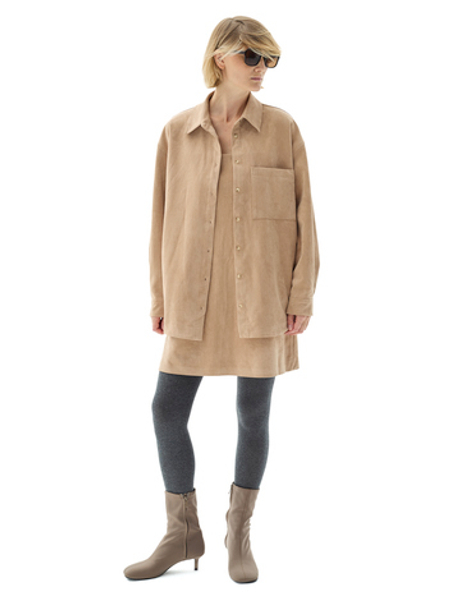 Бежевая рубашка из эко-замши