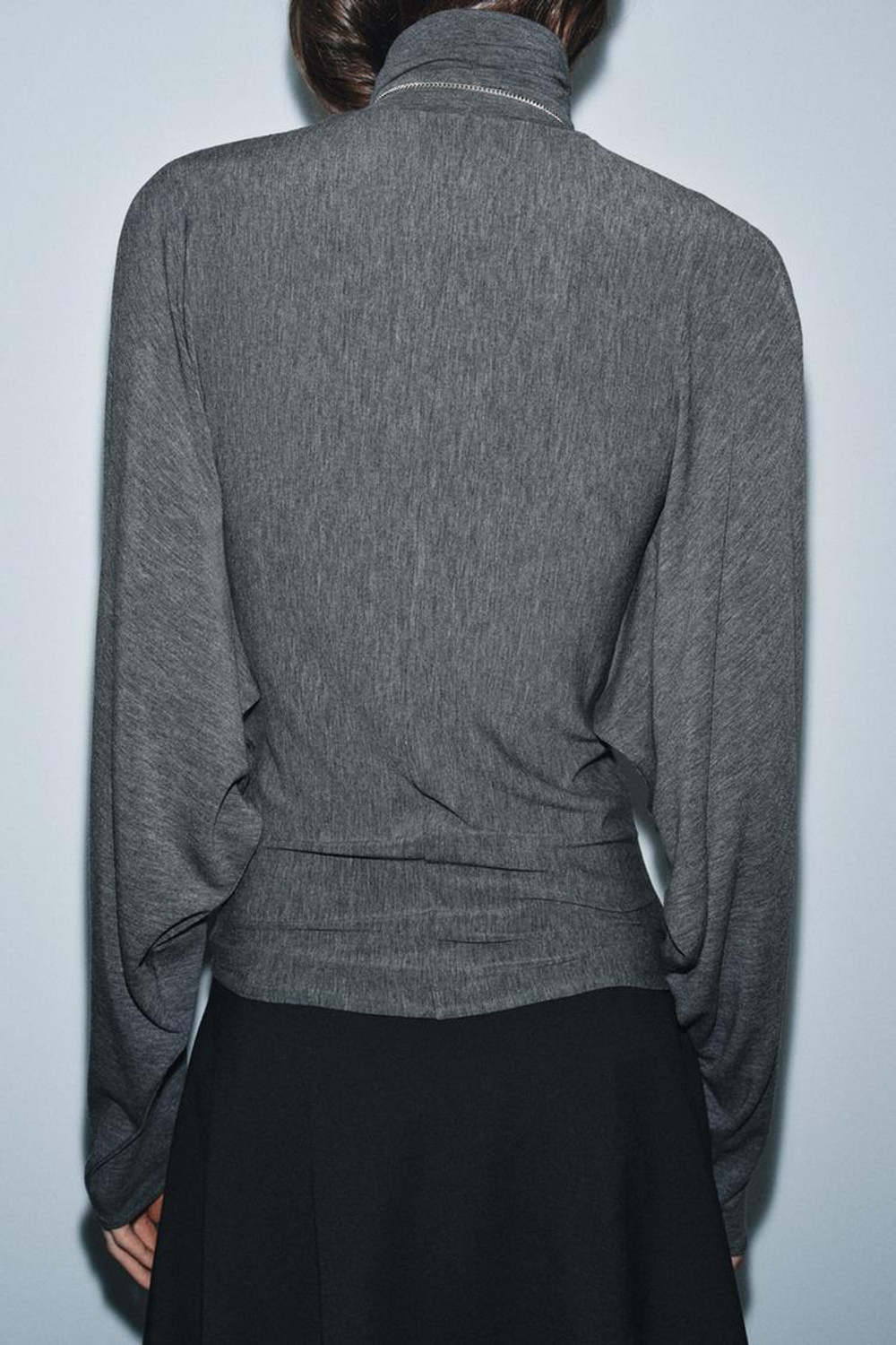 ZARA ФУТБОЛКА С ВОРОТНИКОМ-СТОЙКОЙ, СЕРЫЙ