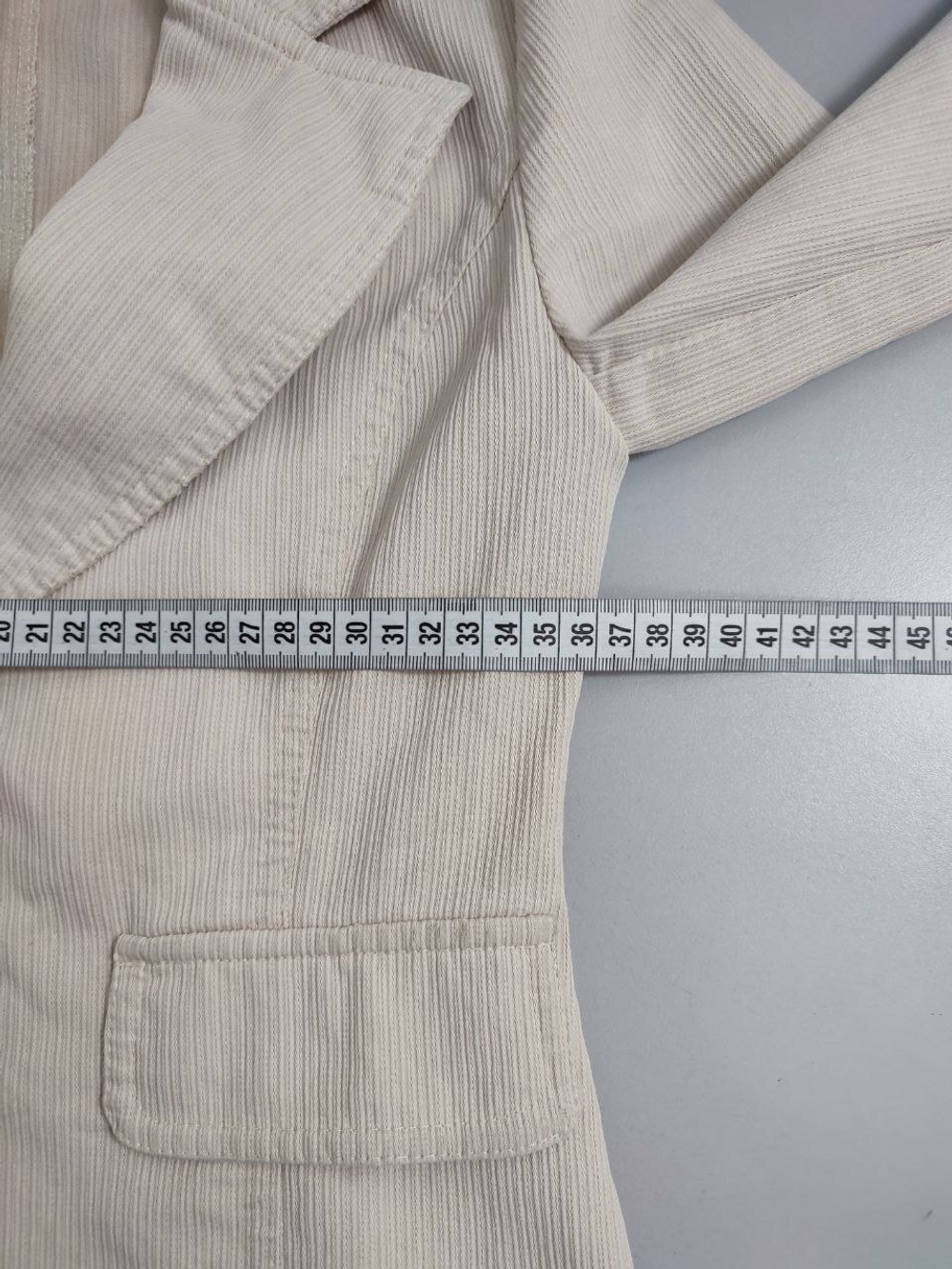 Жакет светлый стильный 42 размер