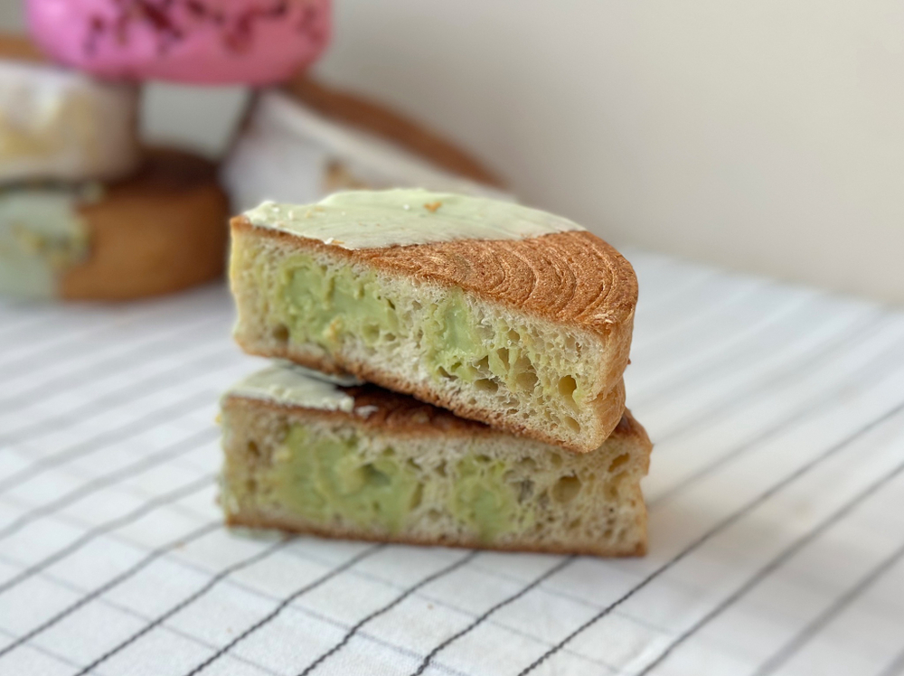 Крунат с начинкой фисташка, 100 г