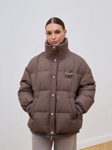 Короткий коричневый пуховик с шерстяными вставками