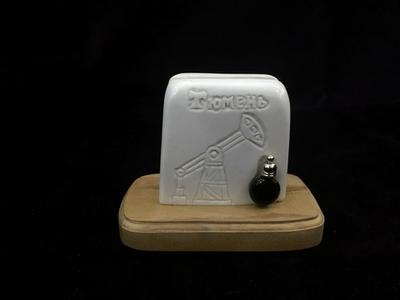 "Нефтяной насос", визитница.