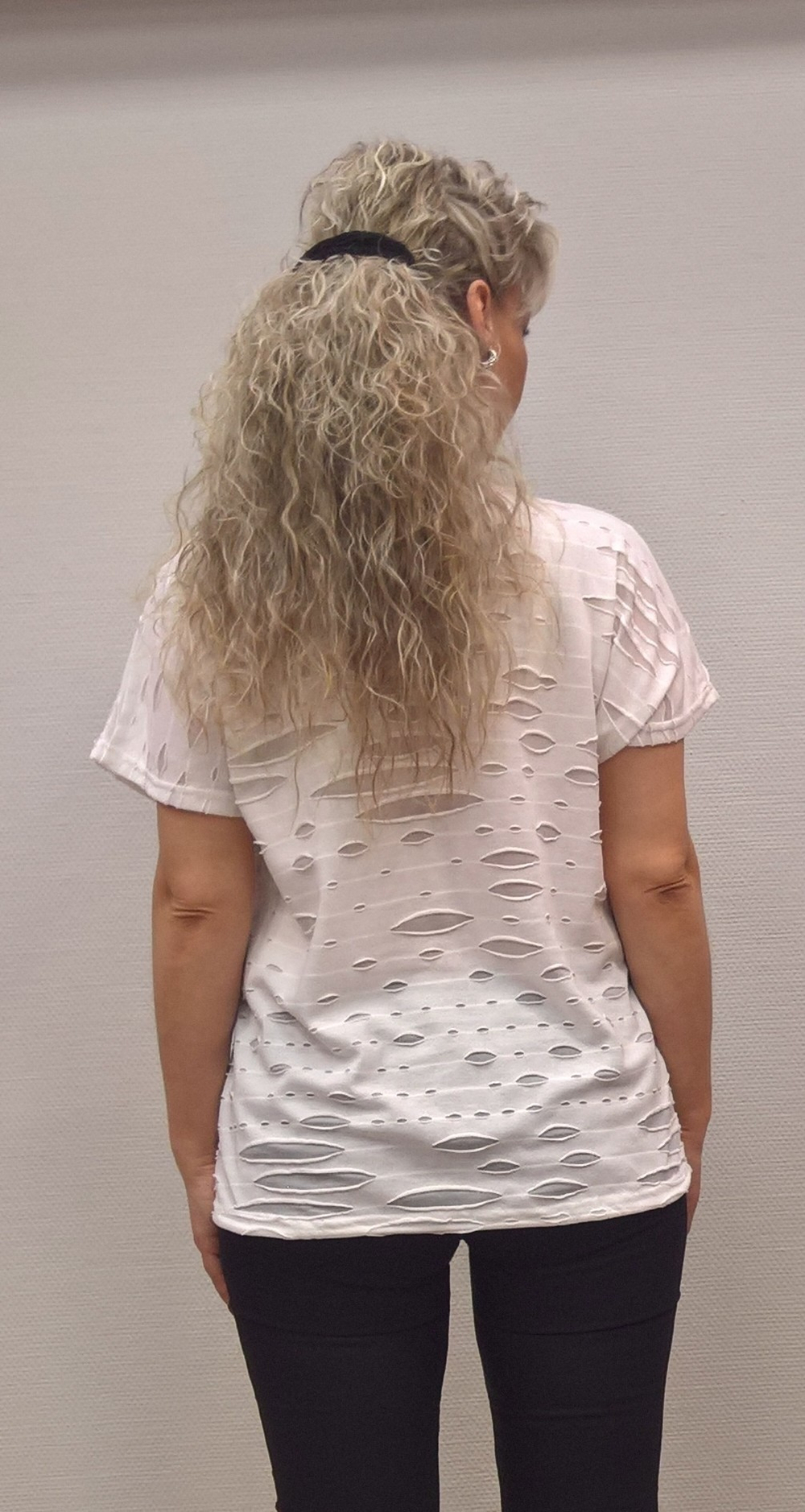 Блузон с прорезями и стразовым принтом