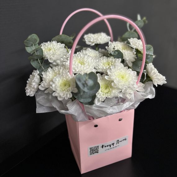 Цветочная композиция из хризантем