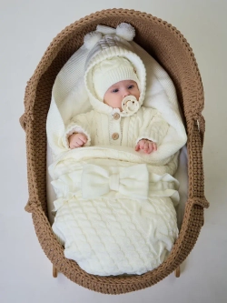 Вязаный конверт на выписку для новорожденного теплый