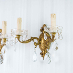 Пара изысканных настенных бра с хрустальными подвесками в стиле Людовика XV