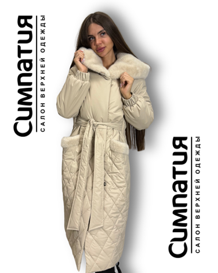 Стильное пальто в сливочном цвете с декоративными деталями