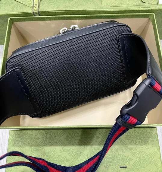 Поясная сумка Gucci GG Supreme