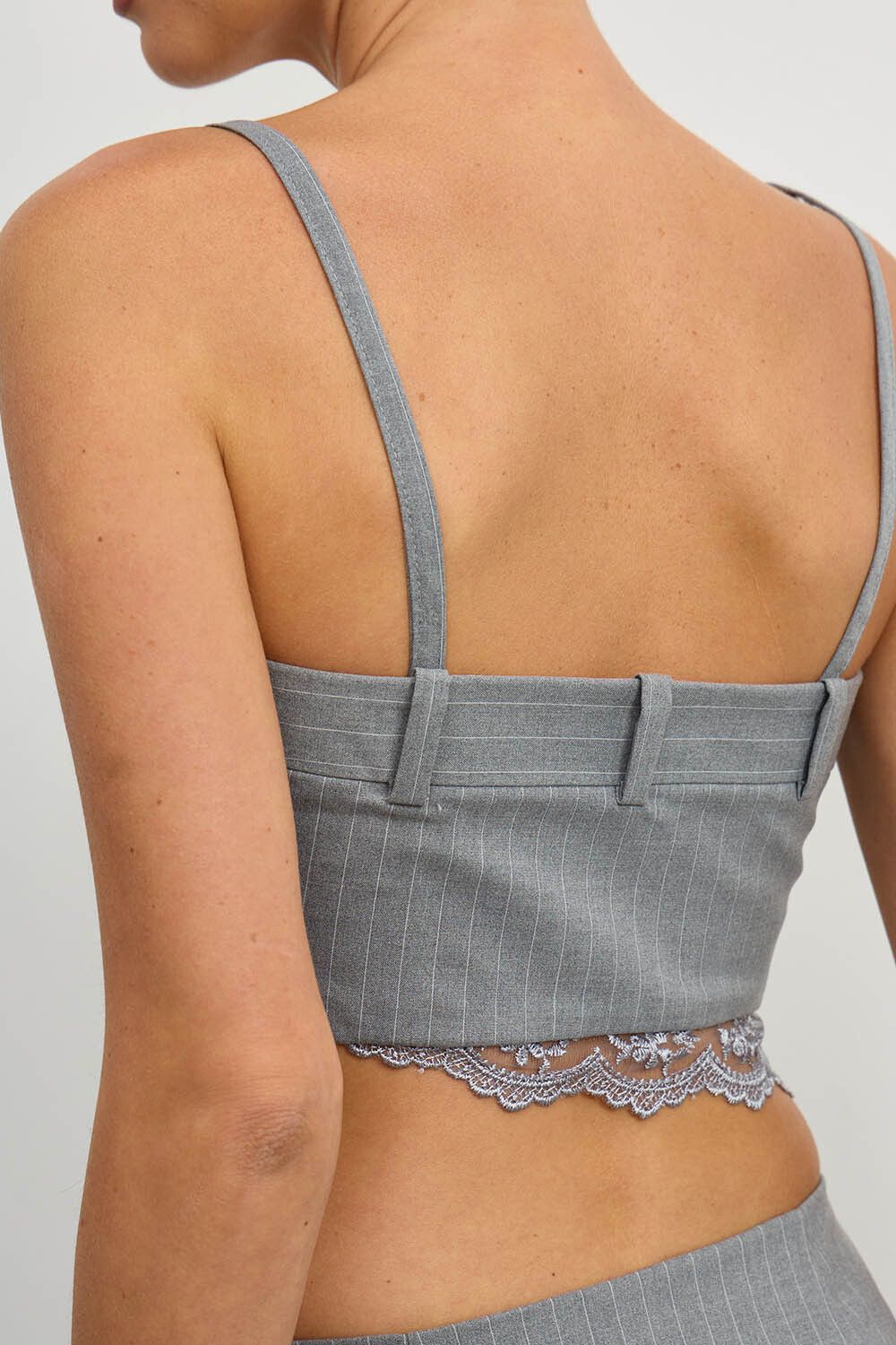 Топ в брючном стиле на бретелях в полоску темно-серого цвета