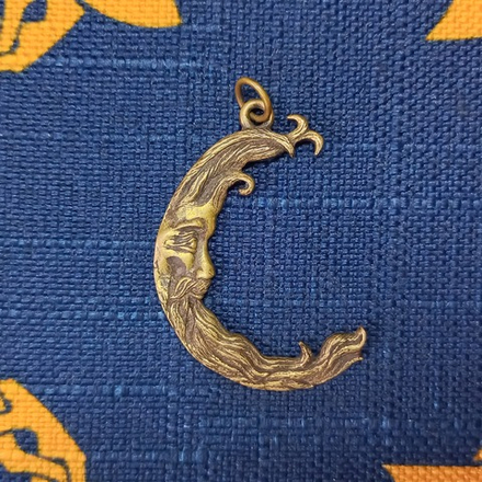 Подвеска. Месяц