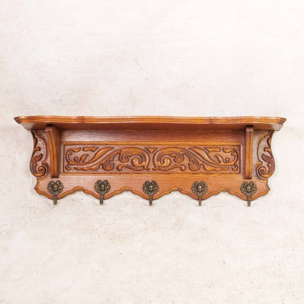 Настенная вешалка с резным декором в Неоклассическом стиле