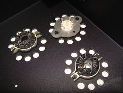 как установить ламповую панель в корпус усилителя