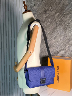 Сумка-мессенджер Louis Vuitton