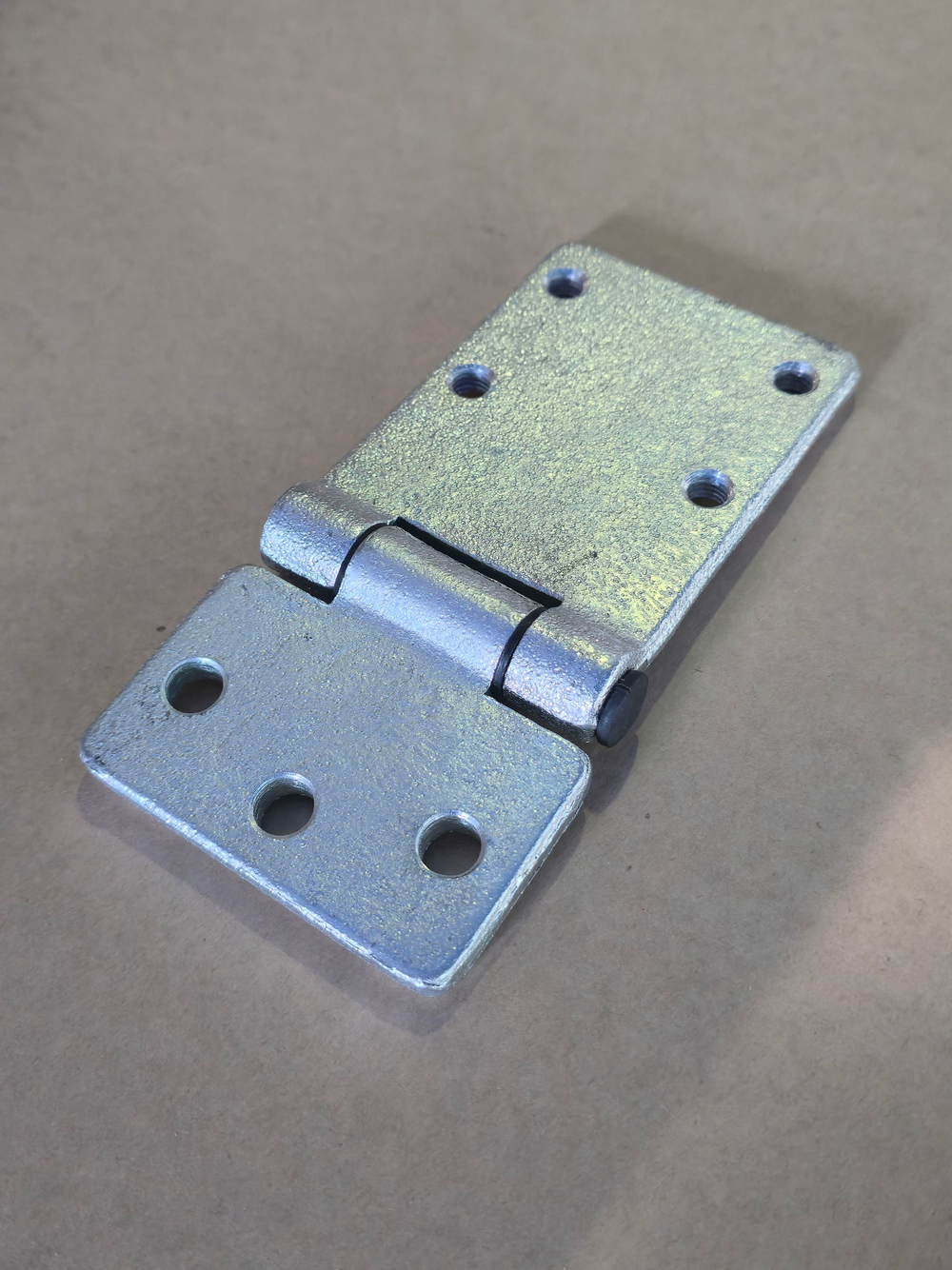 Петля двери левая на Маз (ОАО МАЗ)