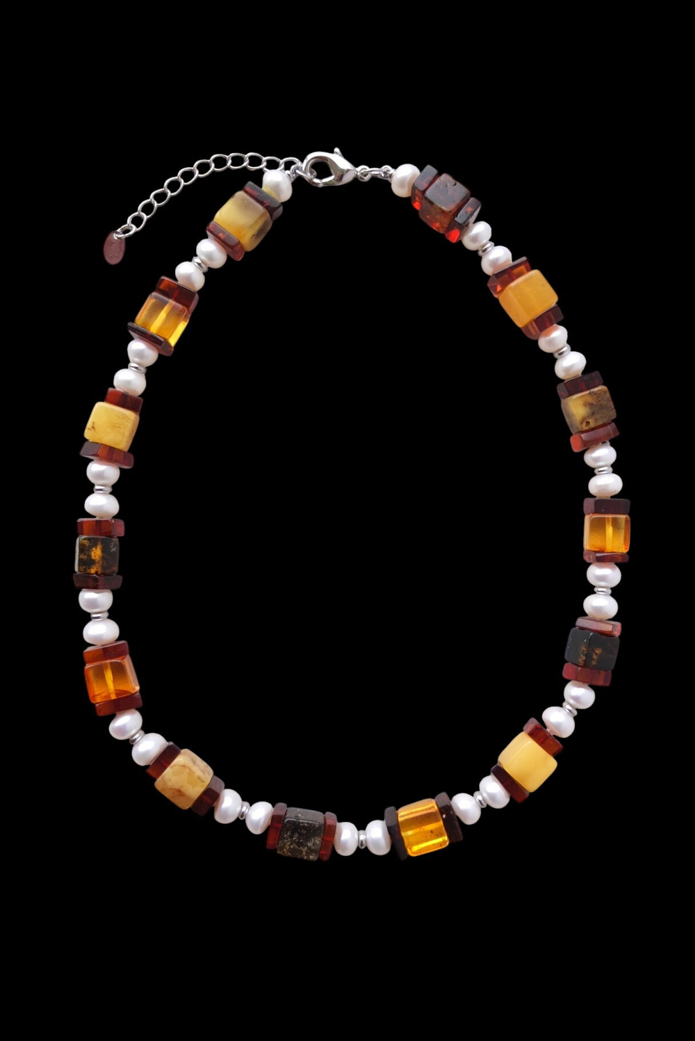 Стильный чокер с балтийским янтарём и пресноводным жемчугом