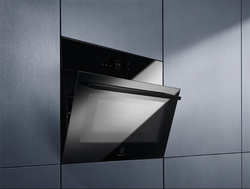 Встраиваемый электрический духовой шкаф Electrolux EVL8E08Z
