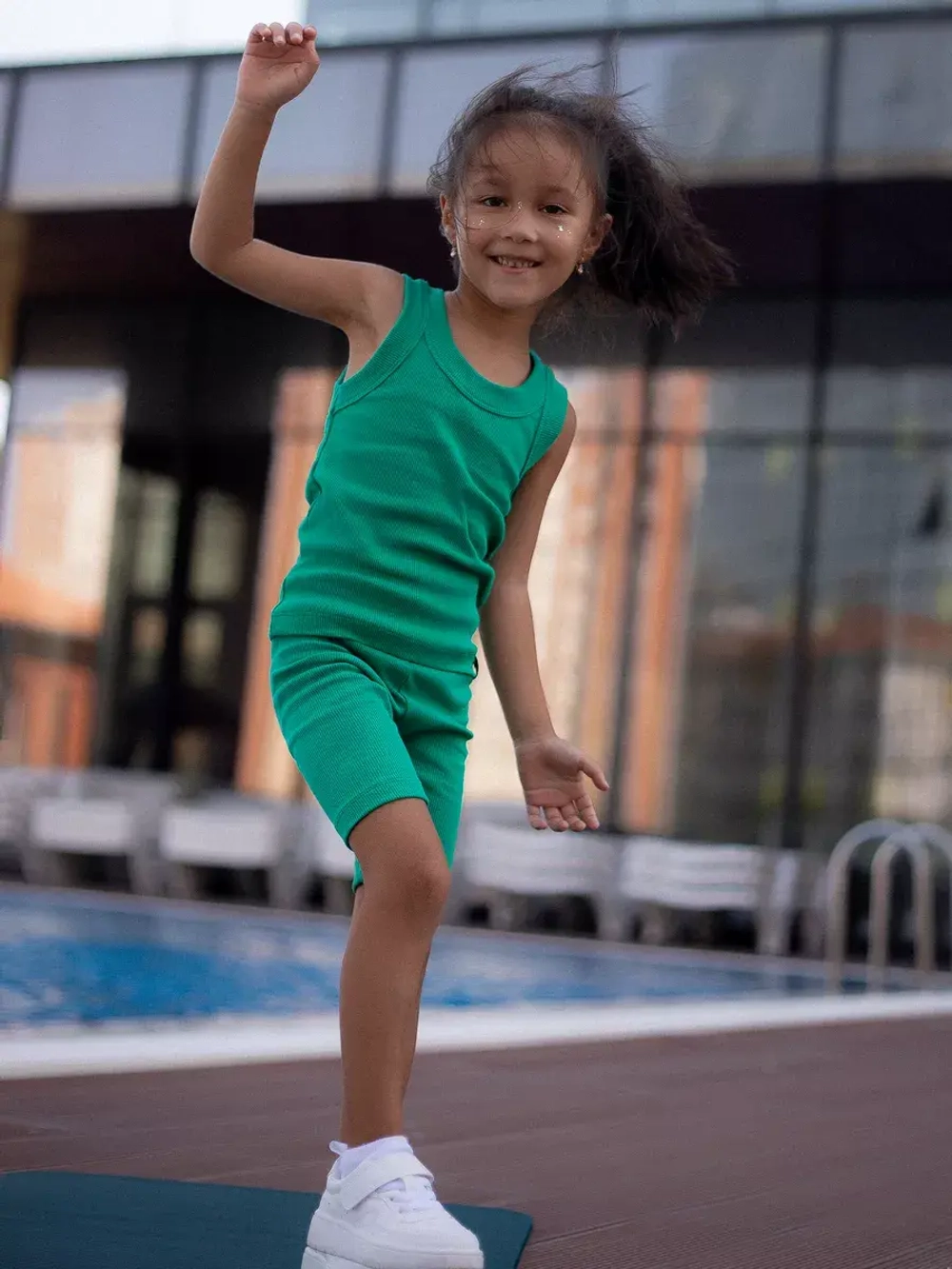 Спортивный костюм для девочки в сад