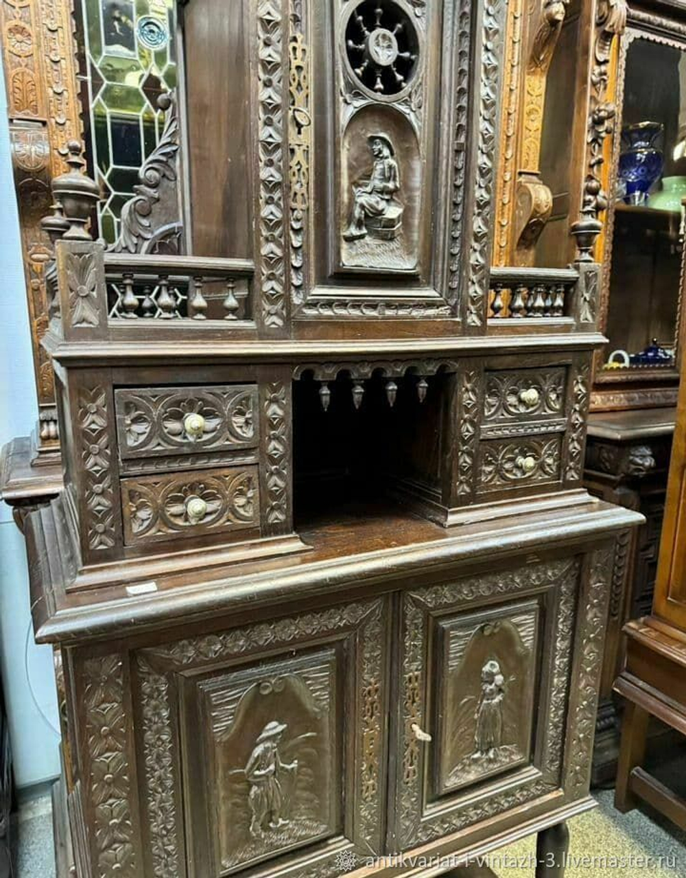Антикварный узкий буфет бретонь