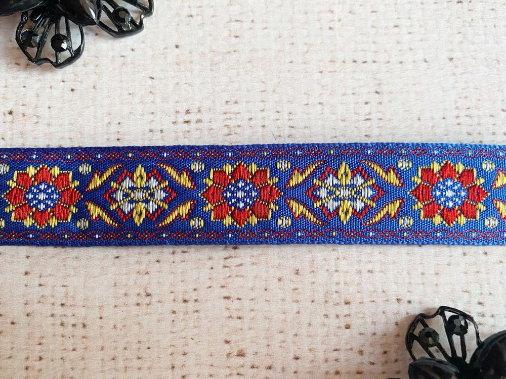 Тесьма жаккард, ш. 2,3 см.