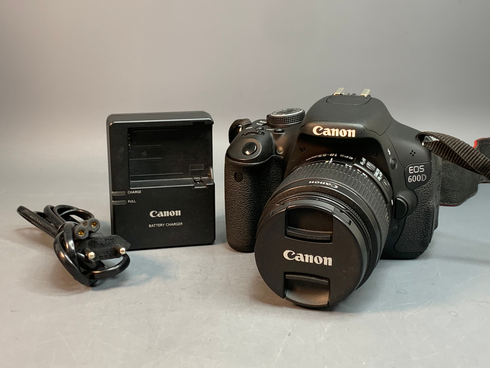 Canon 600D kit 18-55mm 3.5-5.6 IS ll 4.000 кадров