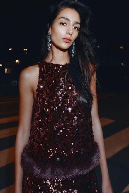 ZARA ТОП С ПАЙЕТКАМИ И НИЗОМ ИЗ ИСКУССТВЕННОГО МЕХА, ГРАНАТОВЫЙ