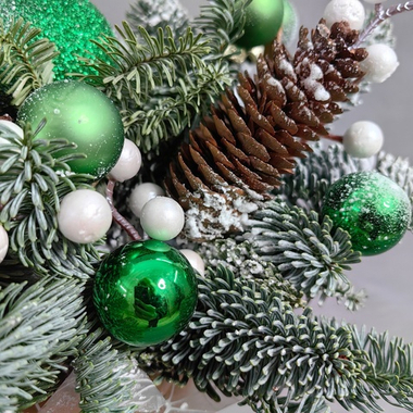 Новогодняя композиция в корзинке