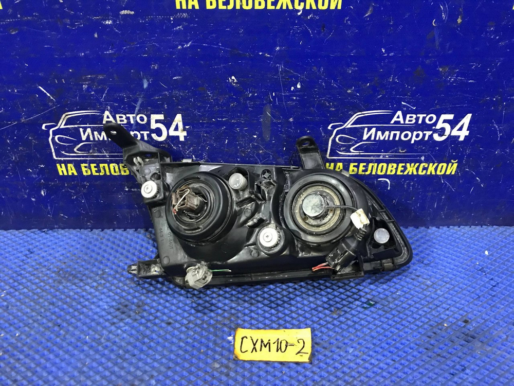 Фара передняя левая TOYOTA IPSUM 1997