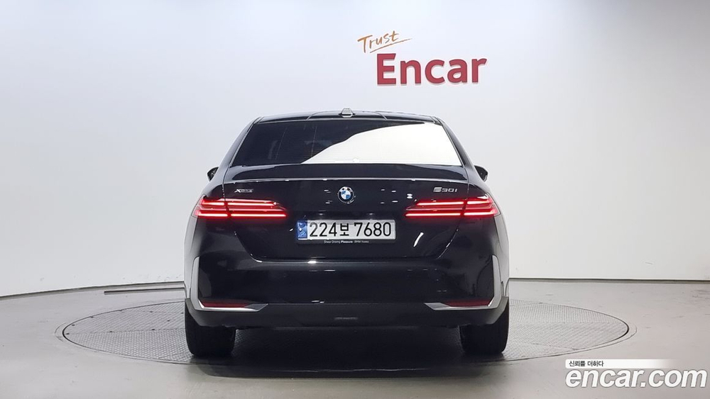 BMW 5 Series (G60) 530i xDrive (02.2024)