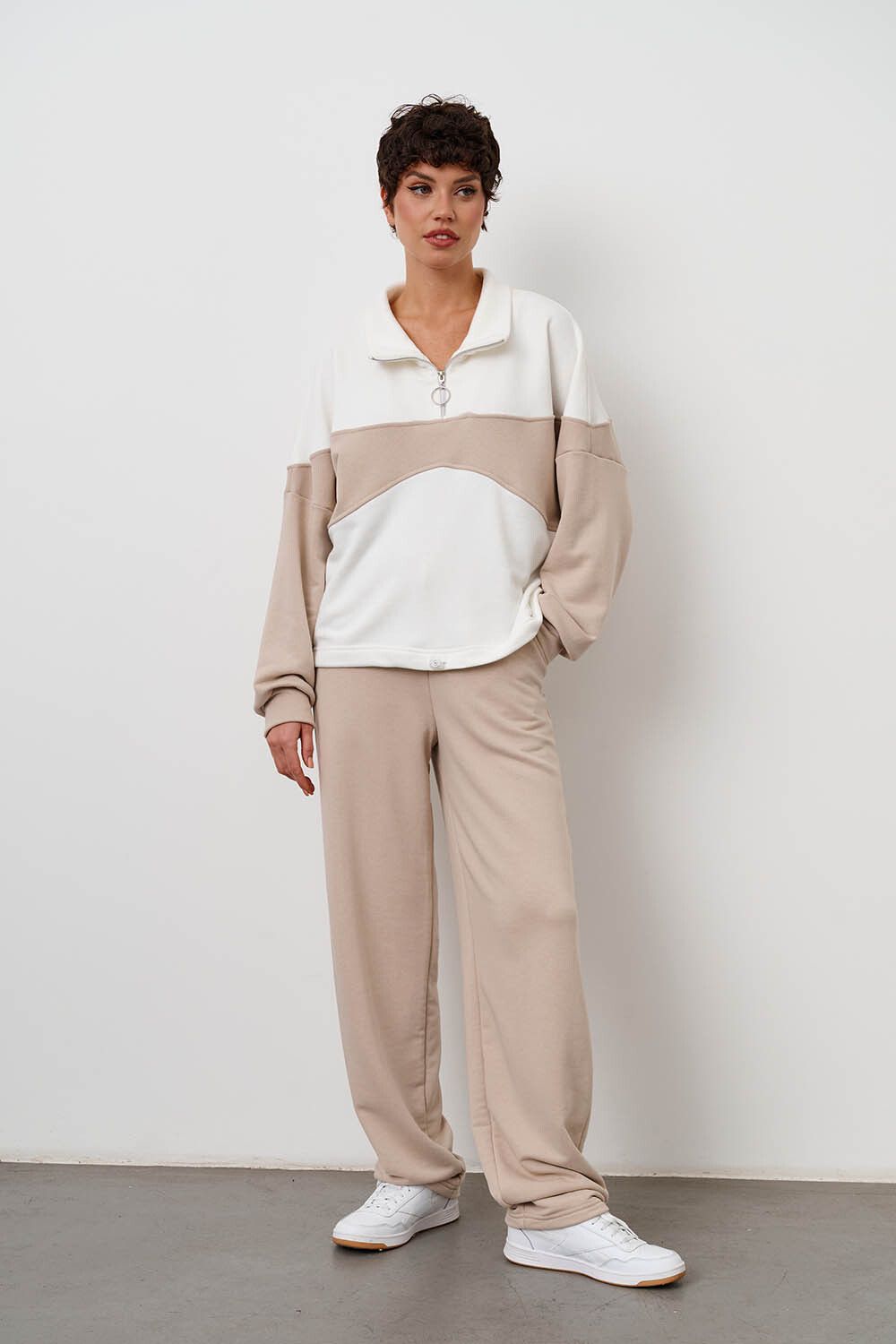 Олимпийка колор-блок бюстье цвета серо-беж/крем