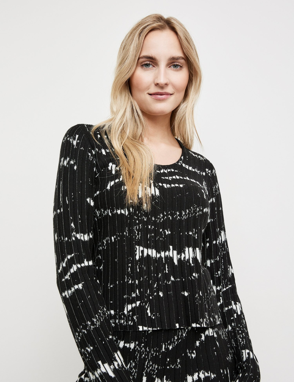 Джемпер женский TAIFUN