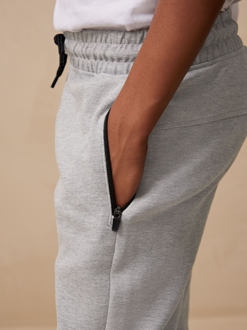 Толстовка на молнии с капюшоном и джоггеры в комплекте для мальчика Next 366-098, Серый