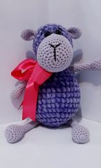 Yumşaq oyuncaq bənövşəyi quzu