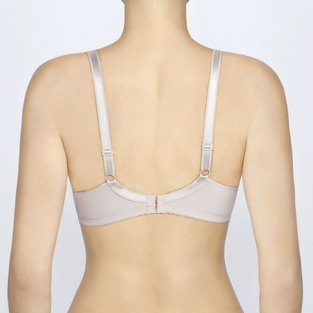 Бюстгальтер с формованными чашками на тоненьком поролоне (Размер: 85E) (Цвет: пудровый)