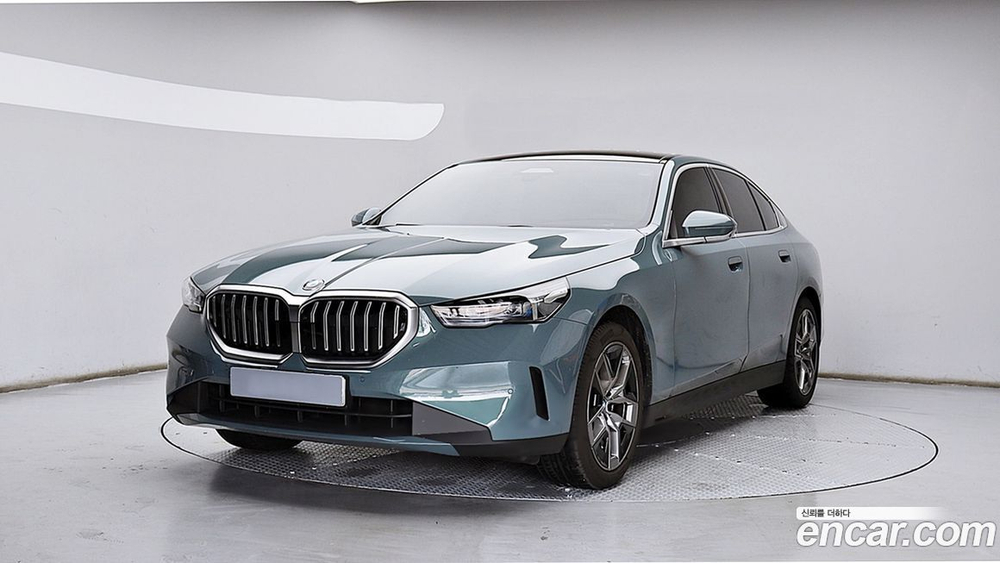 BMW 5 Series (G60) 520i (12.2023)