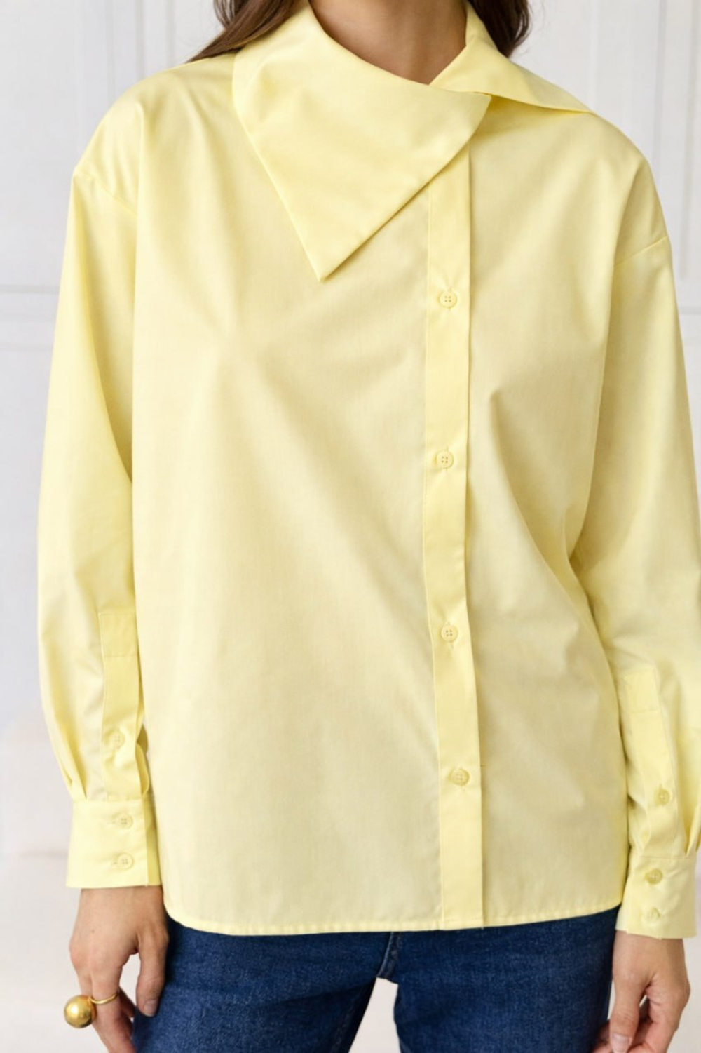 Рубашка с крупным воротником-стойкой