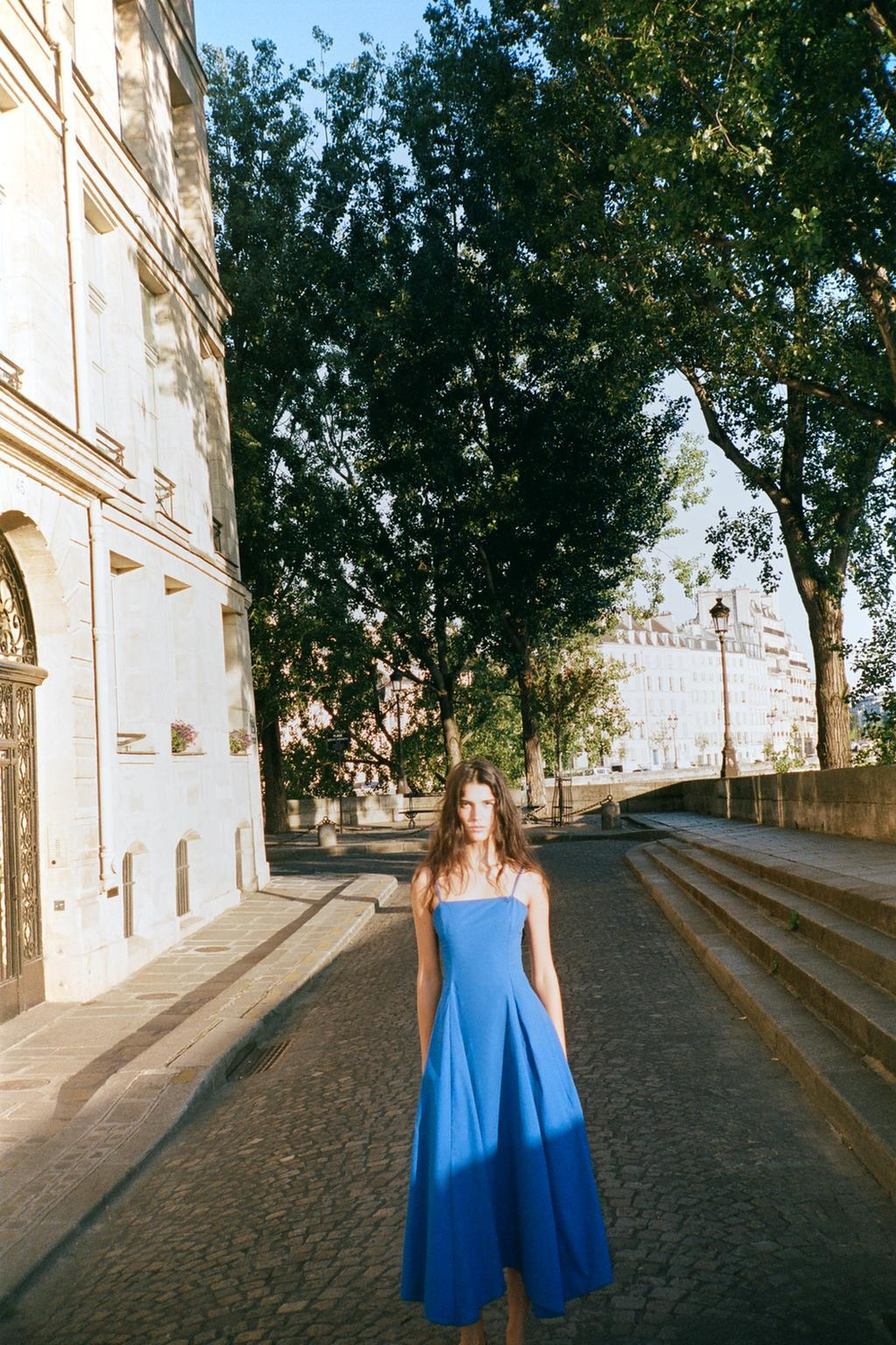 ZARA АСИММЕТРИЧНОЕ ПЛАТЬЕ МИДИ ИЗ ПОПЛИНА, ВАСИЛЬКОВЫЙ